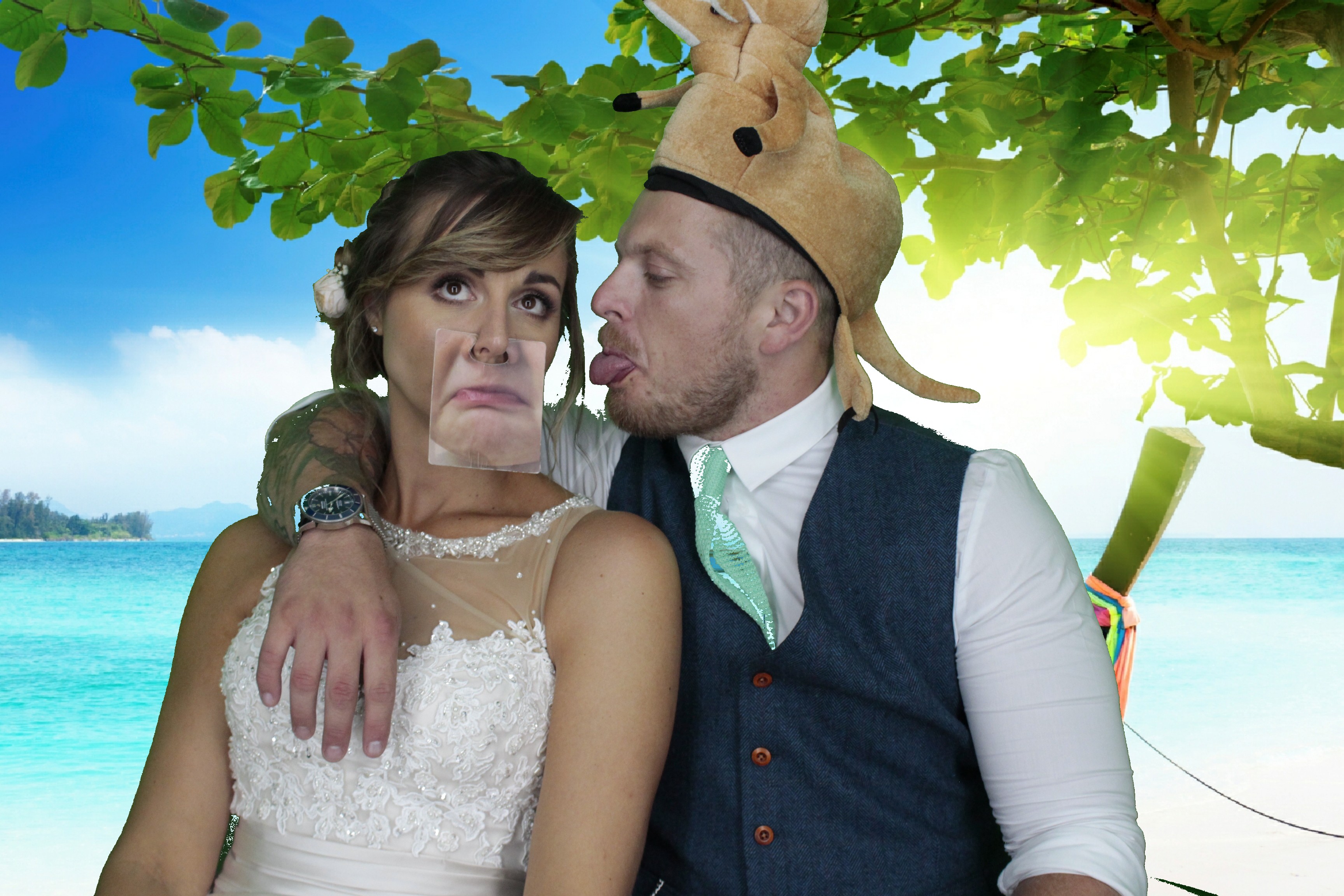 Mr & Mrs Bowles | View more photos from the event at gallery.myphotoboothexperience.co.uk/u/MyPhotoBoothExperienceLtd/Mr-Mrs-Bowles